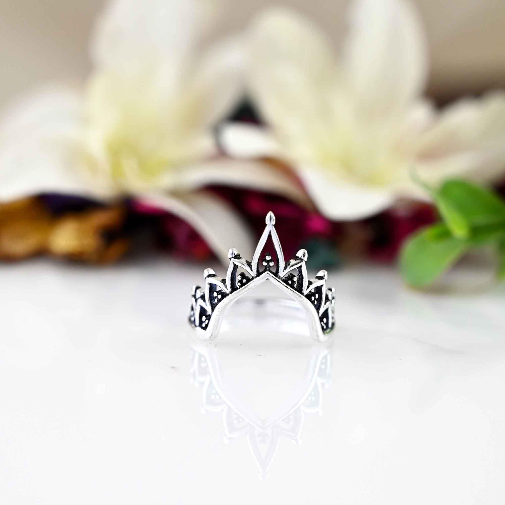 Silver crown ring, sterling silver ring, knuckle silver ring, chevron ring silver, midi ring, dainty ring, Celtic ring, promise ring