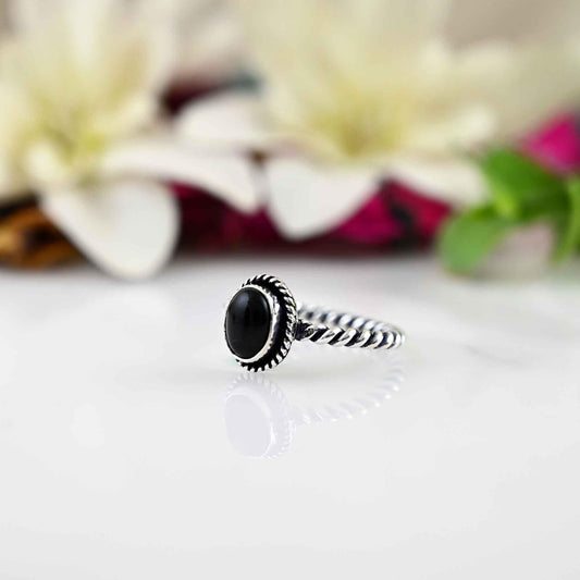 Dainty Black Onyx Ring, silver band ring, Stackable band, black stone ring, Handmade Ring, Black Gemstone, Delicate Everyday Ring